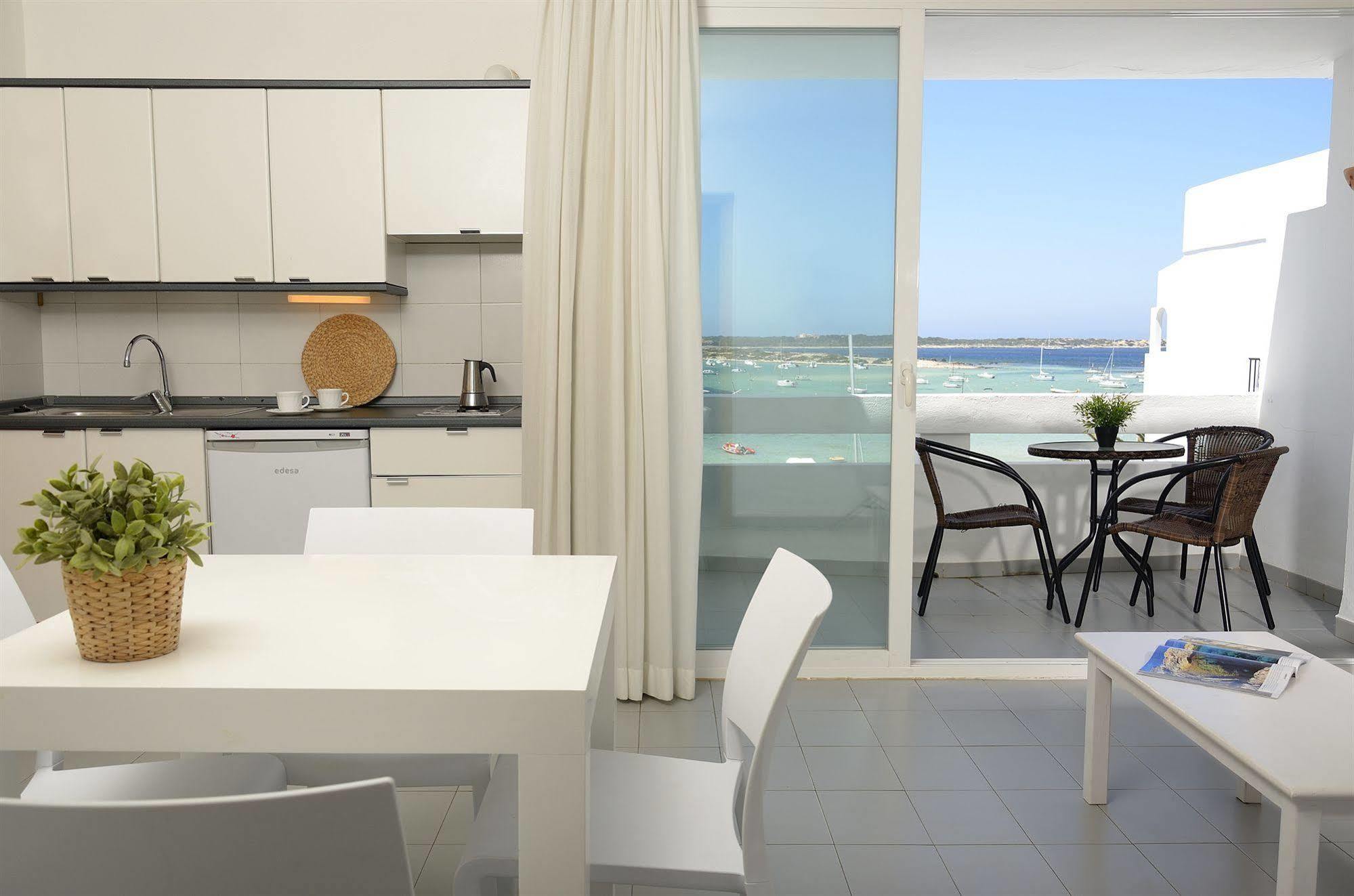 Apartamentos Sabina Playa La Savina  Buitenkant foto